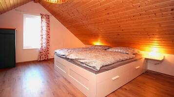 3 camere, culla da viaggio, Wi-Fi gratuito