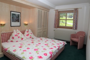 2 camere, culla da viaggio, Wi-Fi gratuito