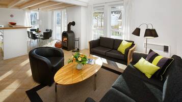 Smart TV, fireplace, DVD player