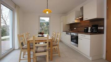 Mikrowelle, Ofen, Herdplatte, Geschirrspüler