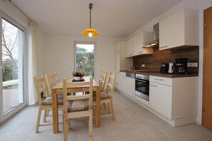 Micro-ondes, four, plaque de cuisson, lave-vaisselle