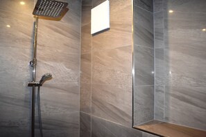 Douche, sèche-cheveux