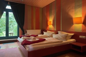 15 bedrooms, WiFi, wheelchair access