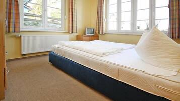 4 bedrooms, travel cot, free WiFi