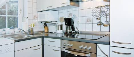 ثلاجة، ميكروويف، فرن، موقد طهي مسطح