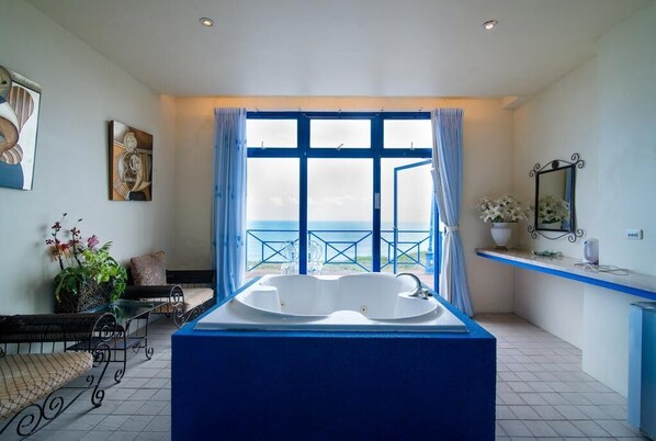Deluxe Double Room, Partial Ocean View | Bathroom sink - Shengtuolini B&B (Shoufeng)