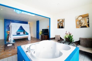 Deluxe Double Room, Partial Ocean View | Private spa tub