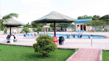 3 outdoor pools, pool umbrellas, pool loungers