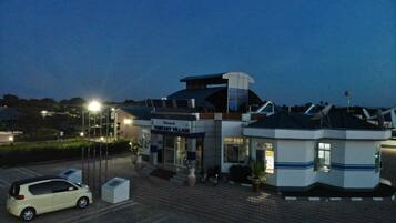 Façade de lâhĂ©bergement - soirĂ©e/nuit