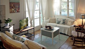 Villa, 2 Bedrooms | Living room | Flat-screen TV