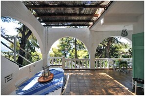 Terrace/patio - Poros Pine Villa (Poros)