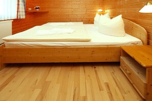 2 Schlafzimmer, Reisekinderbett, kostenloses WLAN