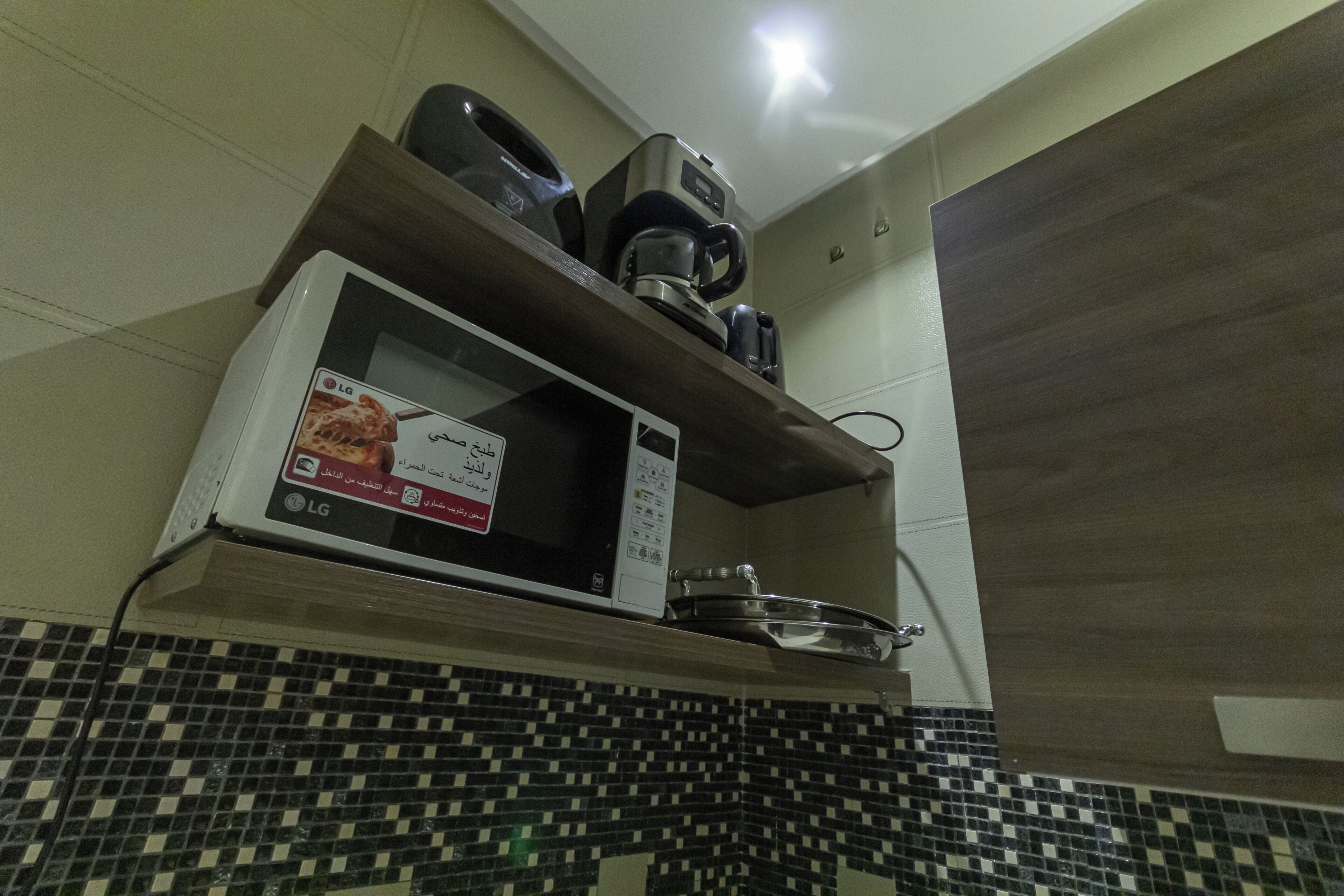 Classic Apartment | Private kitchen | Full-sized fridge, oven, stovetop, cookware/dishes/utensils