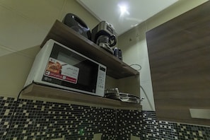 Căn hộ phong cách cổ điển | Bếp riêng | Tủ lạnh, lò nướng, bếp nấu, dụng cụ nấu nướng/bát dĩa/dao nĩa