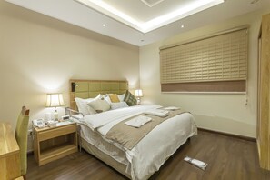 Căn hộ phong cách cổ điển | Két bảo mật tại phòng, màn/rèm cản sáng, bàn ủi/dụng cụ ủi quần áo