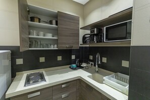 Apartamento familiar | Cocina privada | Frigorífico grande, horno, placa de cocina y utensilios de cocina