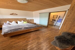 5 makuuhuonetta, vauvan matkasänky, ilmainen Wi-Fi