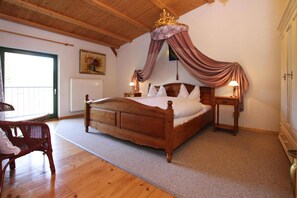 2 Schlafzimmer, Reisekinderbett