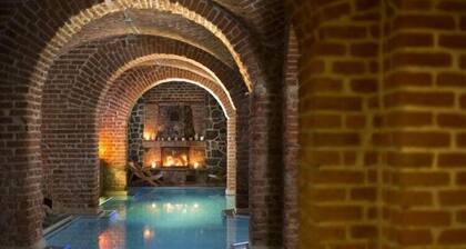 Holiday home with a terrace, right on the lake