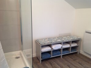 Shower, hair dryer, toilet paper - Cottage between Sarlat Gourdon Rocamadour (PAYRIGNAC)