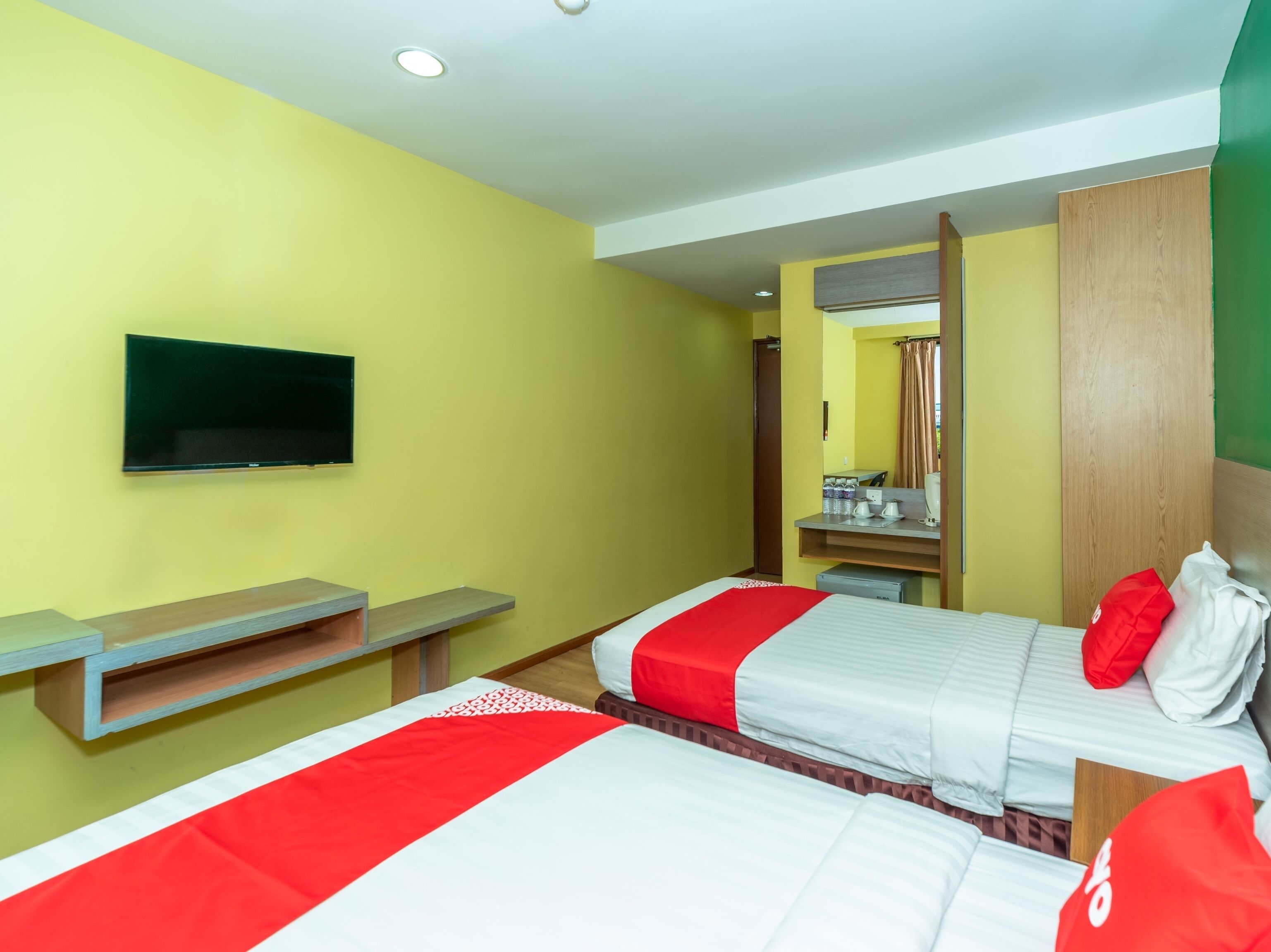 superior suite | free wifi, bed sheets