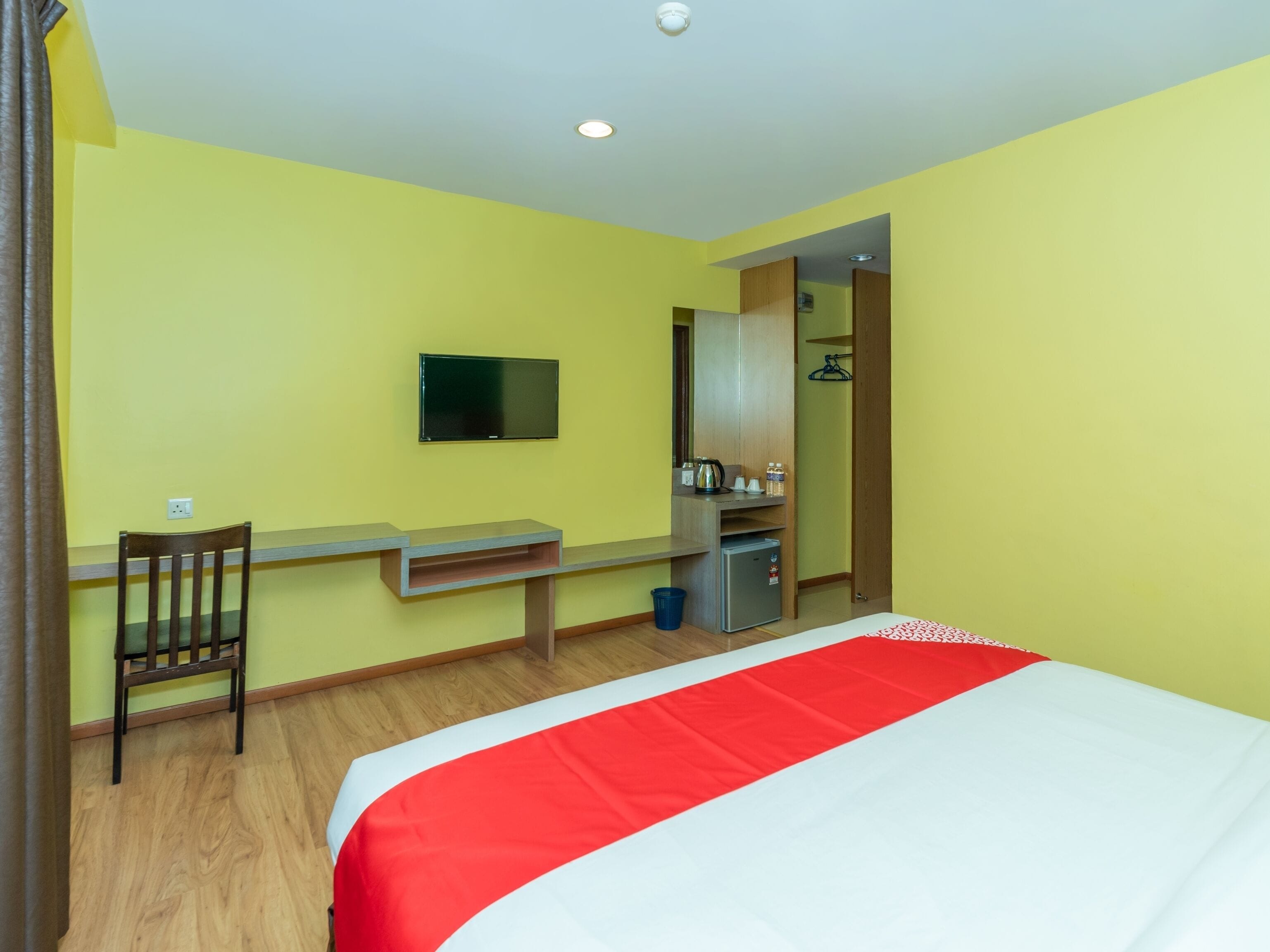 deluxe double room, 1 king bed | free wifi, bed sheets