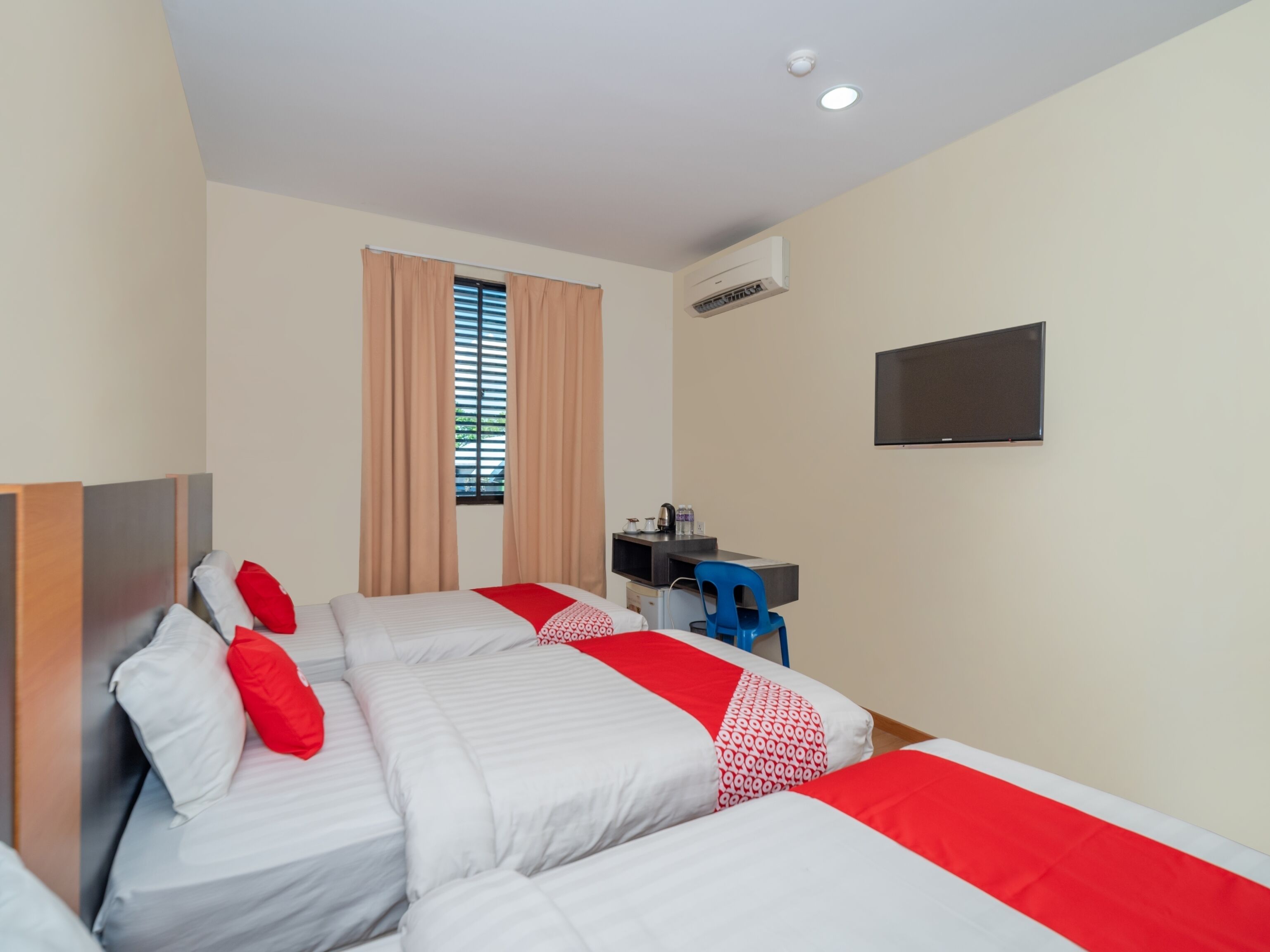 deluxe triple room | free wifi, bed sheets