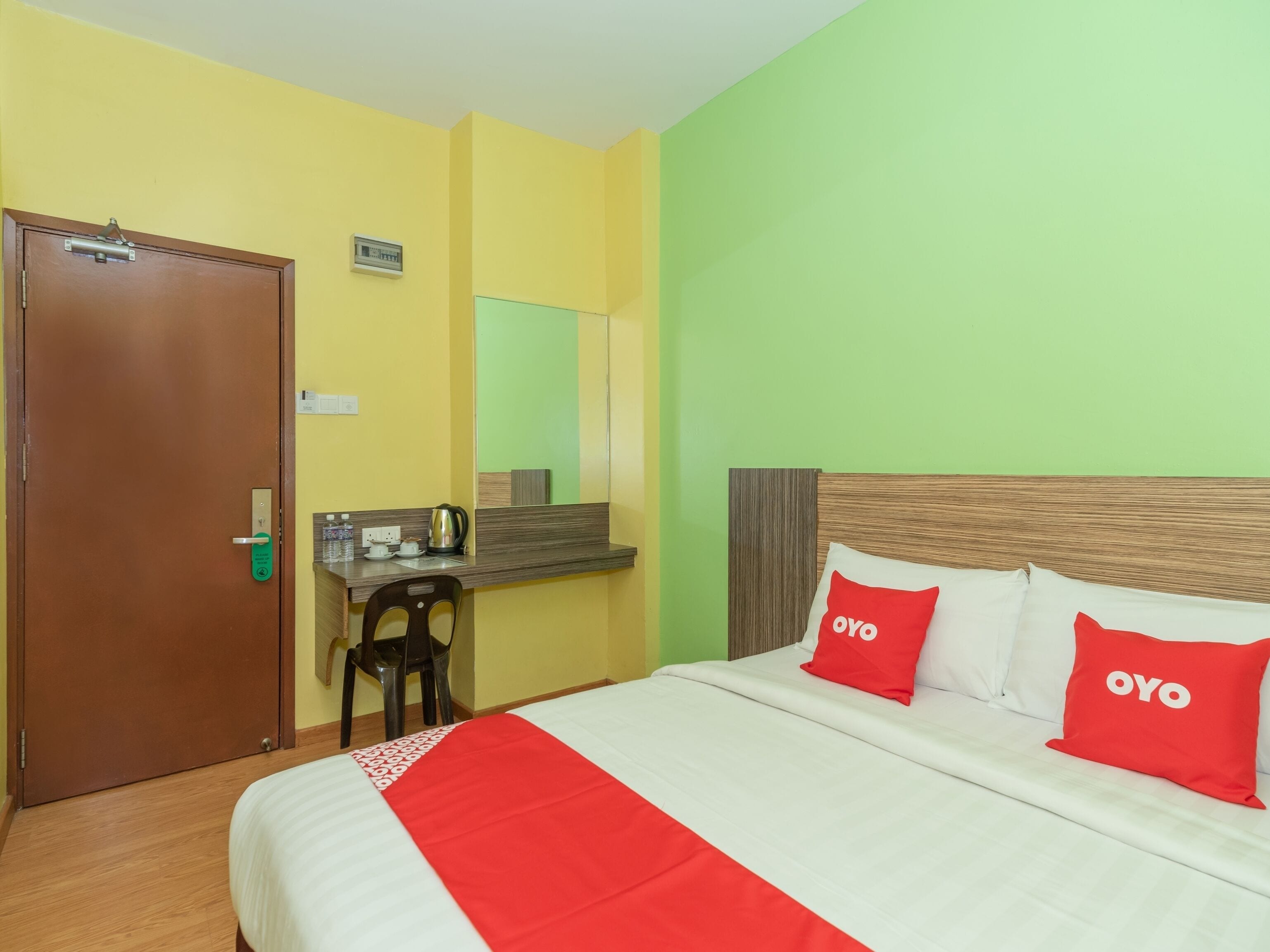 standard double room, 1 queen bed | free wifi, bed sheets