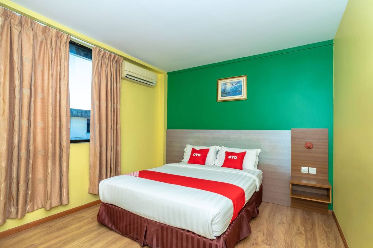 Deluxe Double Room, 1 Queen Bed | WiFi (free), bed sheets