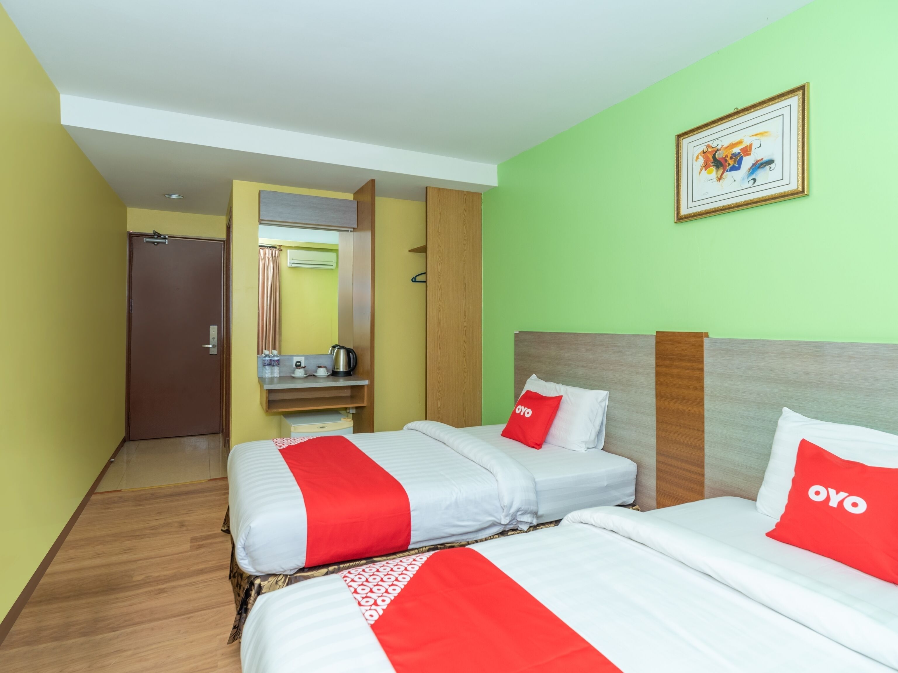 deluxe twin room | free wifi, bed sheets