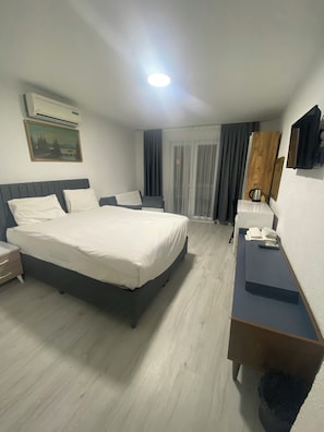 Junior Studio Suite | Minibar, desk, blackout drapes, soundproofing - Mara Suite Taxim (Istanbul)