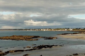 On the beach, sun loungers - House between land and sea (Carnac)