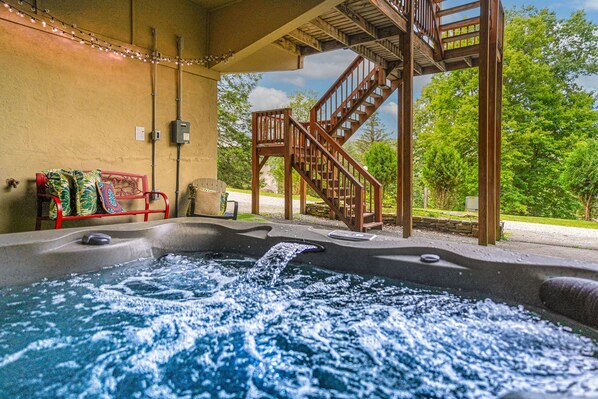 Outdoor spa tub