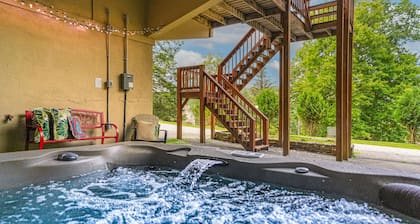 Charming home with furnished deck & lake view - walking distance to shops