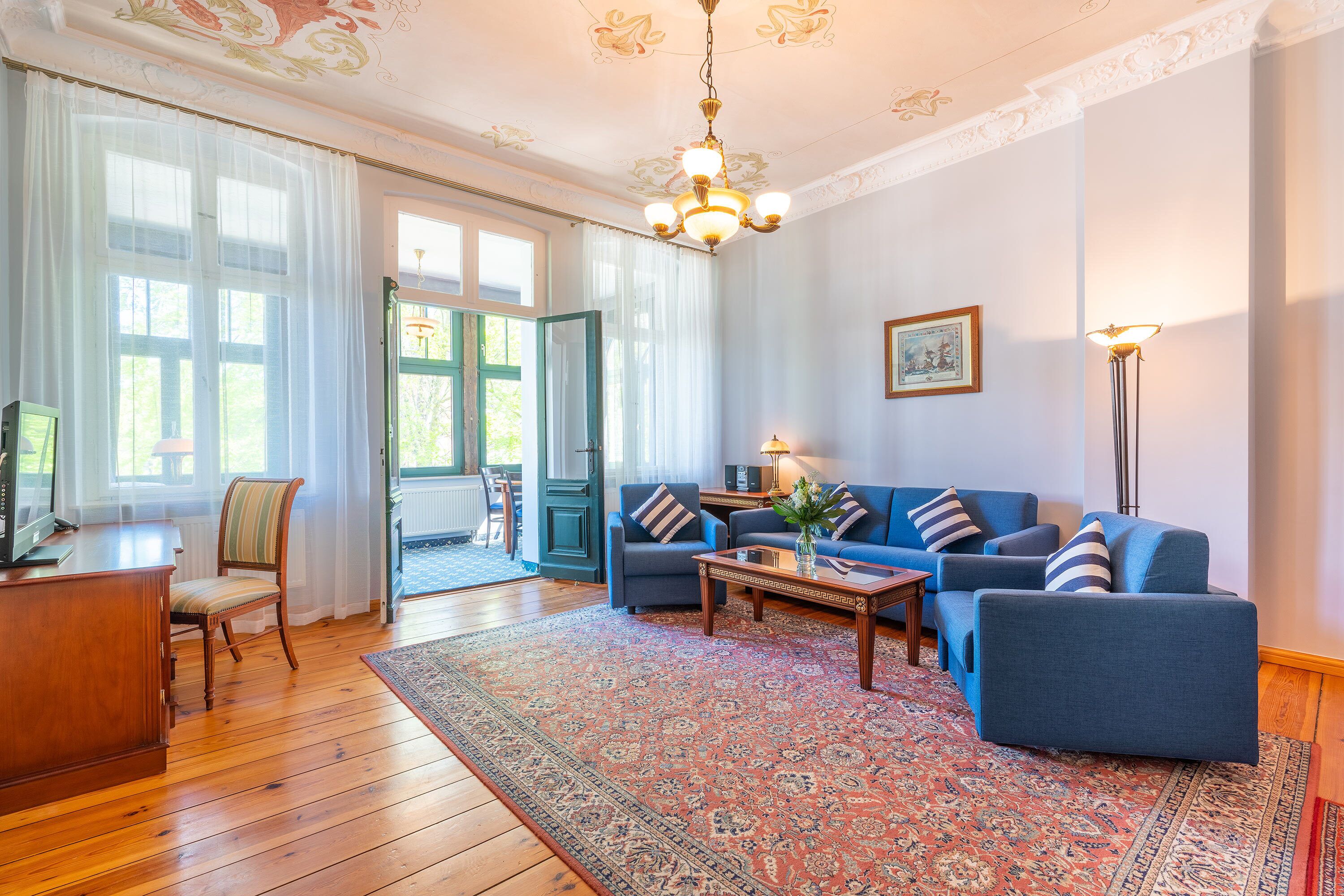 Leilighet, 1 soverom | Oppholdsområde | En 32-tommers TV med Parabol-TV