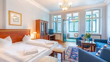 1 habitación, decoración personalizada y muebles diferentes