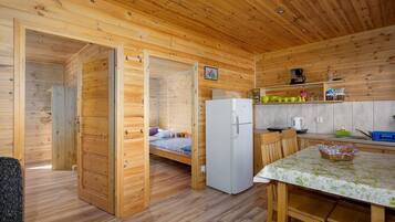 2 habitaciones, cuna de viaje, wifi gratis y ropa de cama
