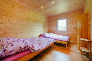 2 soverom, reiseseng for barn, wi-fi (inkludert) og sengetøy