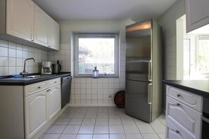 Fridge, microwave, oven, stovetop - Haus in Niebüll nahe Wattenmeer (Niebüll)