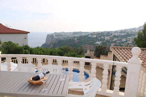 Villa with sea views and private pool on the Costa Blanca