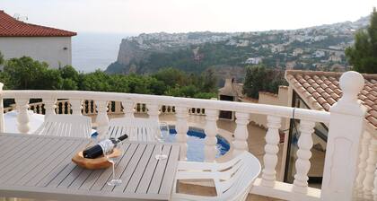 Villa with sea views and private pool on the Costa Blanca