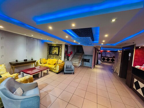 Red White Hotel