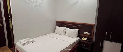 Premium bedding, desk, cribs/infant beds, rollaway beds