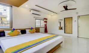 Habitación estándar | Tabla de planchar con plancha, wifi gratis, ropa de cama