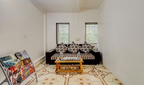 Lobby sitting area - Treebo Trip Hotel Guru Krupa (Jaoli)