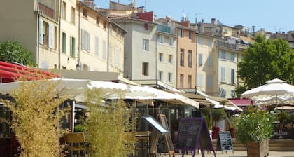 Luxuriöse Villa mit Garten und Pool, Lambesc