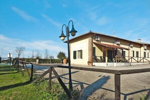 Exterior - Apartment in Vinci with Pool & Wellness (Pinete Fucecchio)