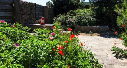Gemütliche geräumige Wohnung mit eigenem Garten am Fuße der Dünen.