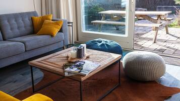 Een smart-tv, een dvd-speler, een filmbibliotheek en een stereo