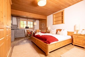 Traditional Studio (2 Persons) | Premium bedding, in-room safe, individually decorated - Alpbach Bergwald (Alpbach)